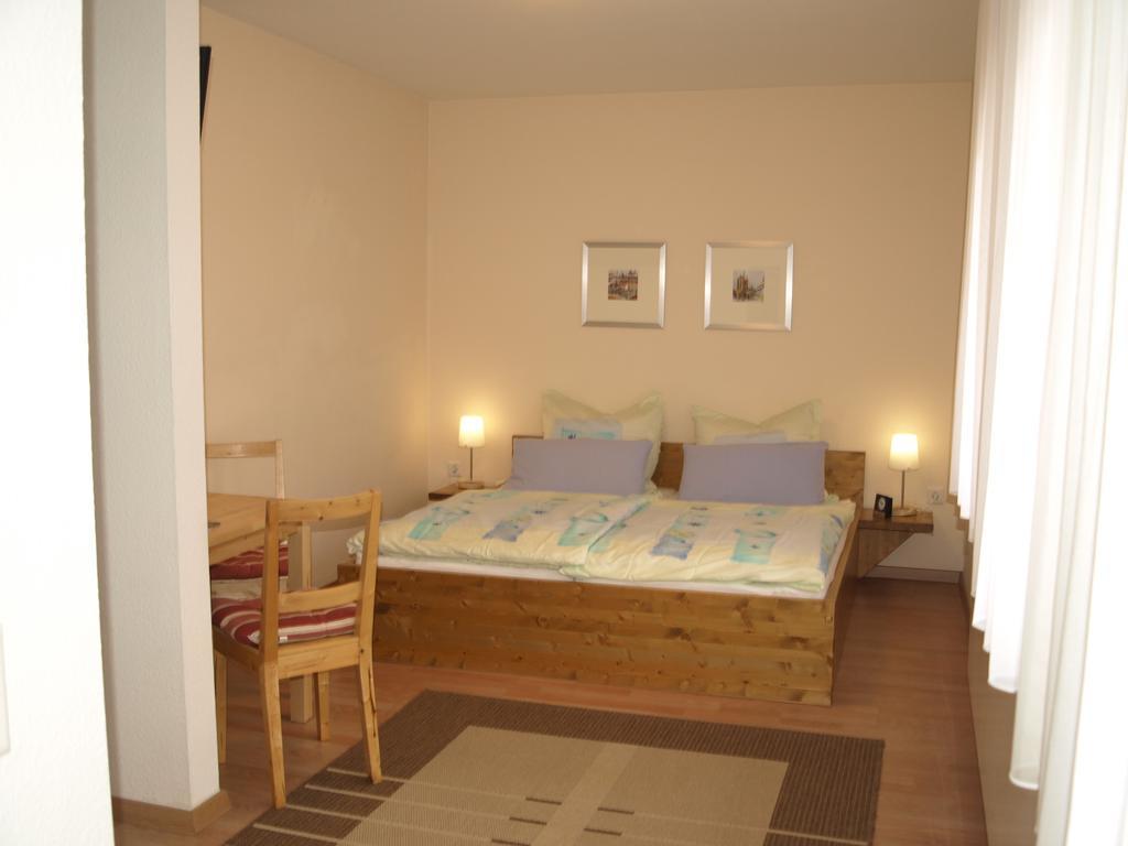 Gaestehaus In Der Gotthardtstrasse Erfurt Chambre photo